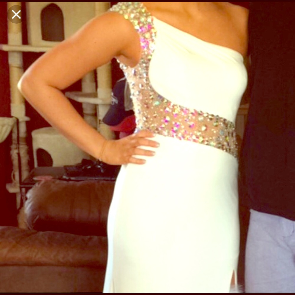 Little white dress exquisite beading - Picture 2 of 7